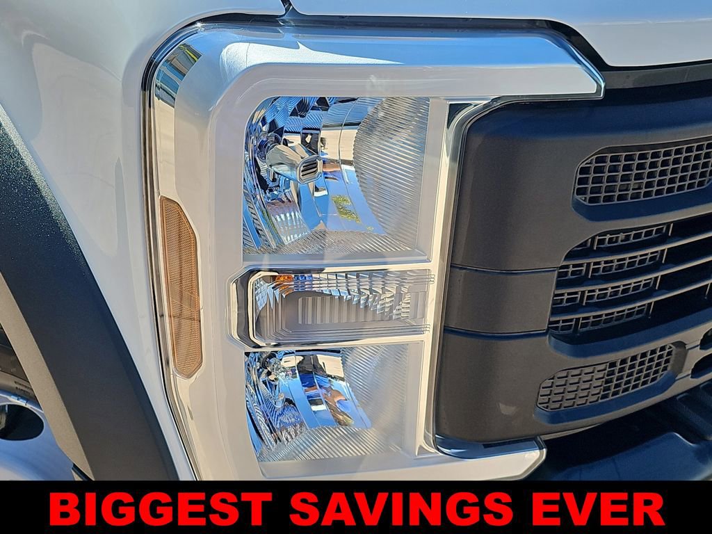 New 2025 Ford F550 4x4 Regular Cab Super Duty image 34