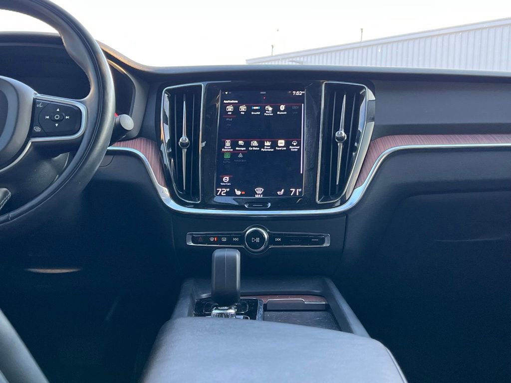 Used 2022 Volvo S60 B5 Inscription image 22