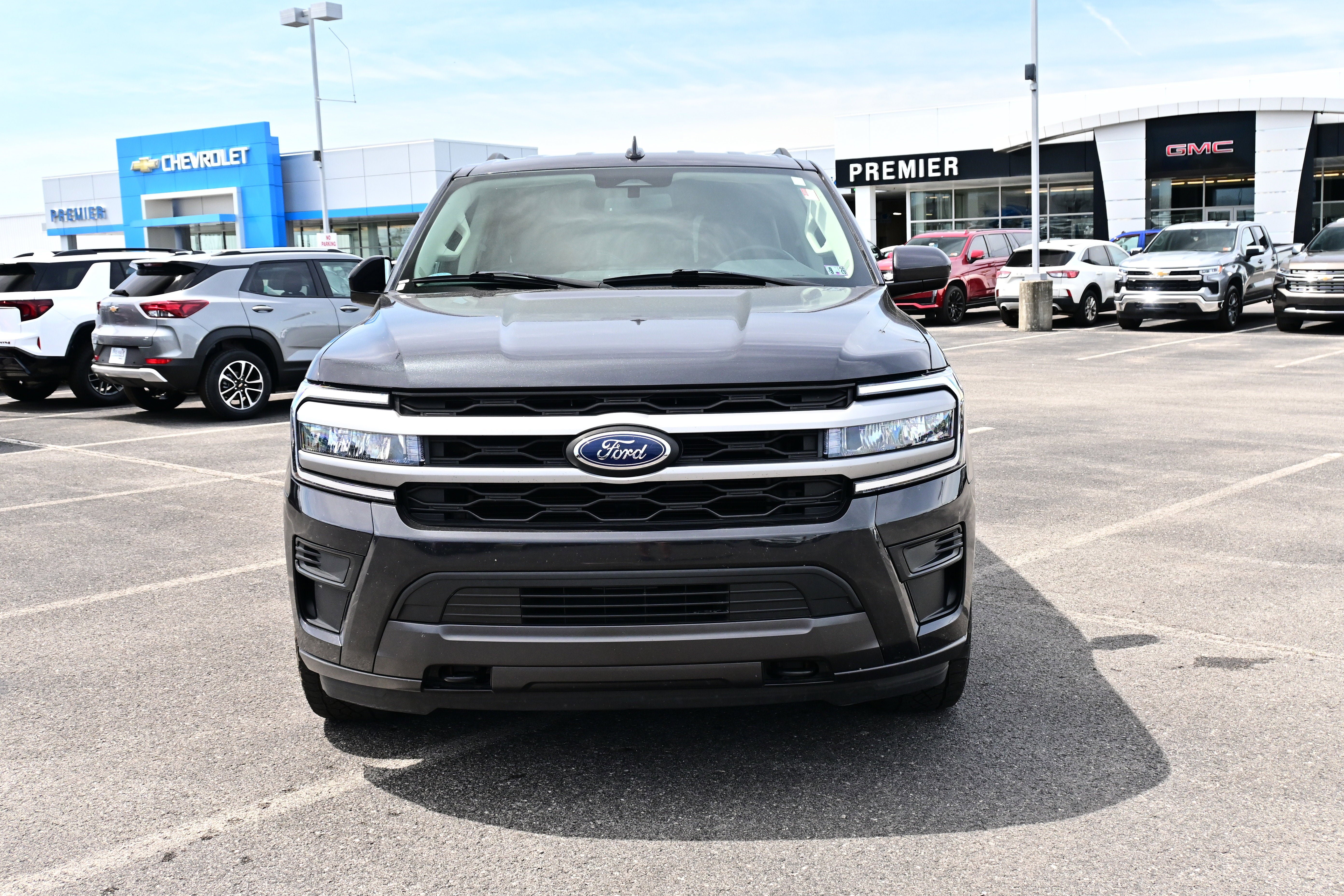 Used 2022 Ford Expedition XLT AWD/4WD image 3