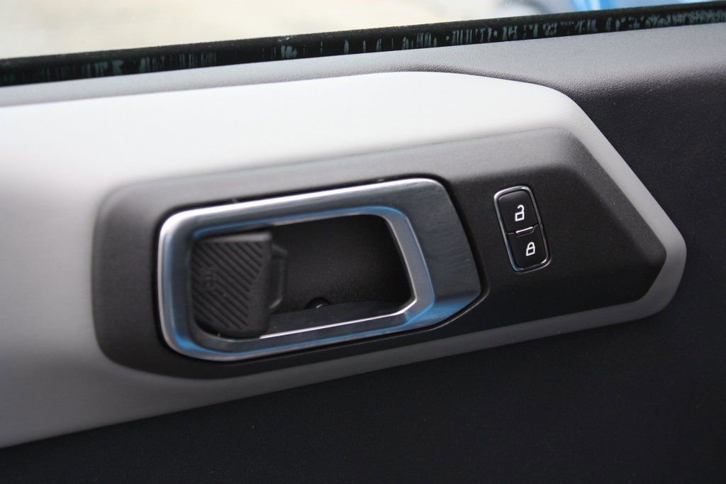 Used 2023 Ford Bronco Badlands image 11