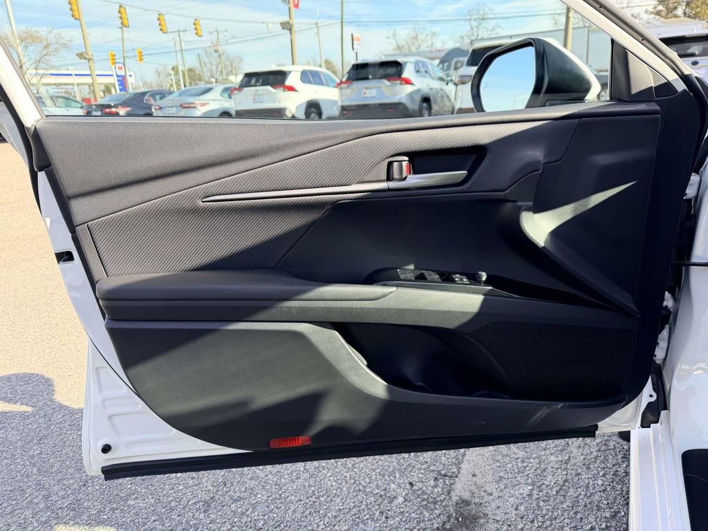 Used 2025 Toyota Camry SE image 17