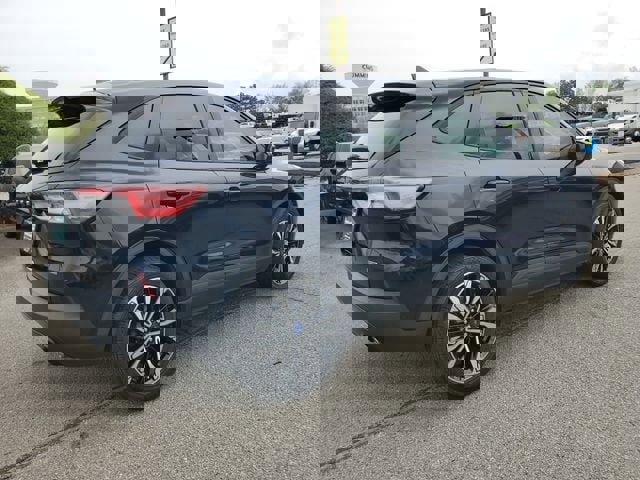 Used 2021 Ford Escape SE w/ SE Sport Appearance Package image 6
