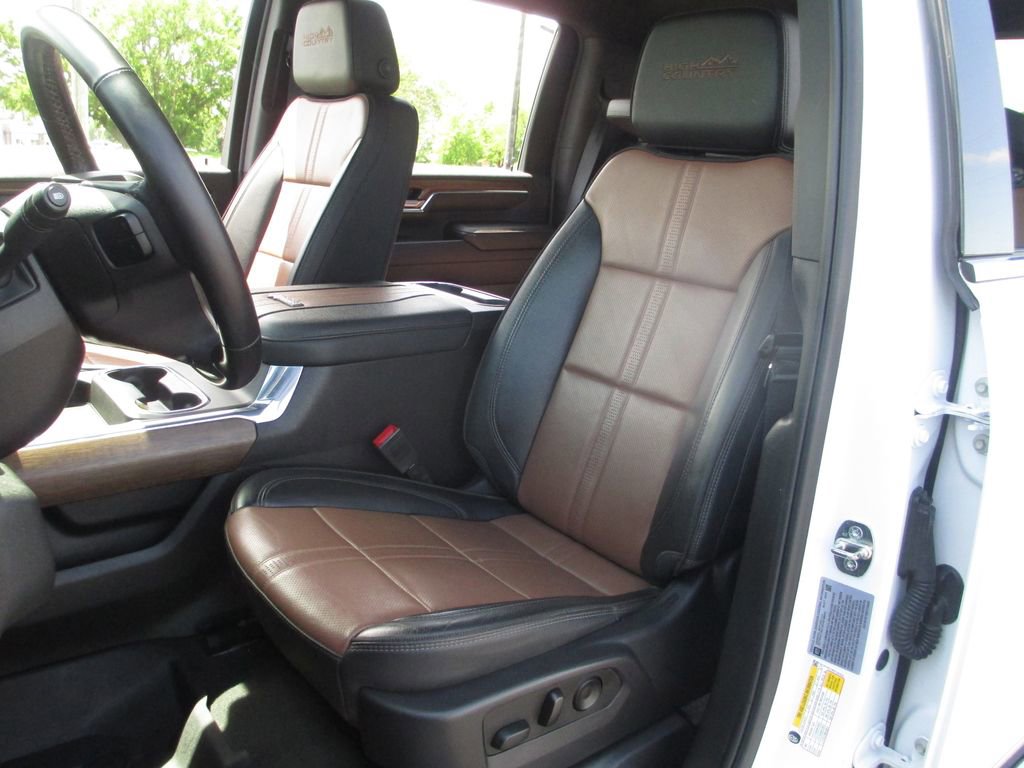Used 2024 Chevrolet Silverado 3500 High Country w/ Technology Package AWD/4WD image 22