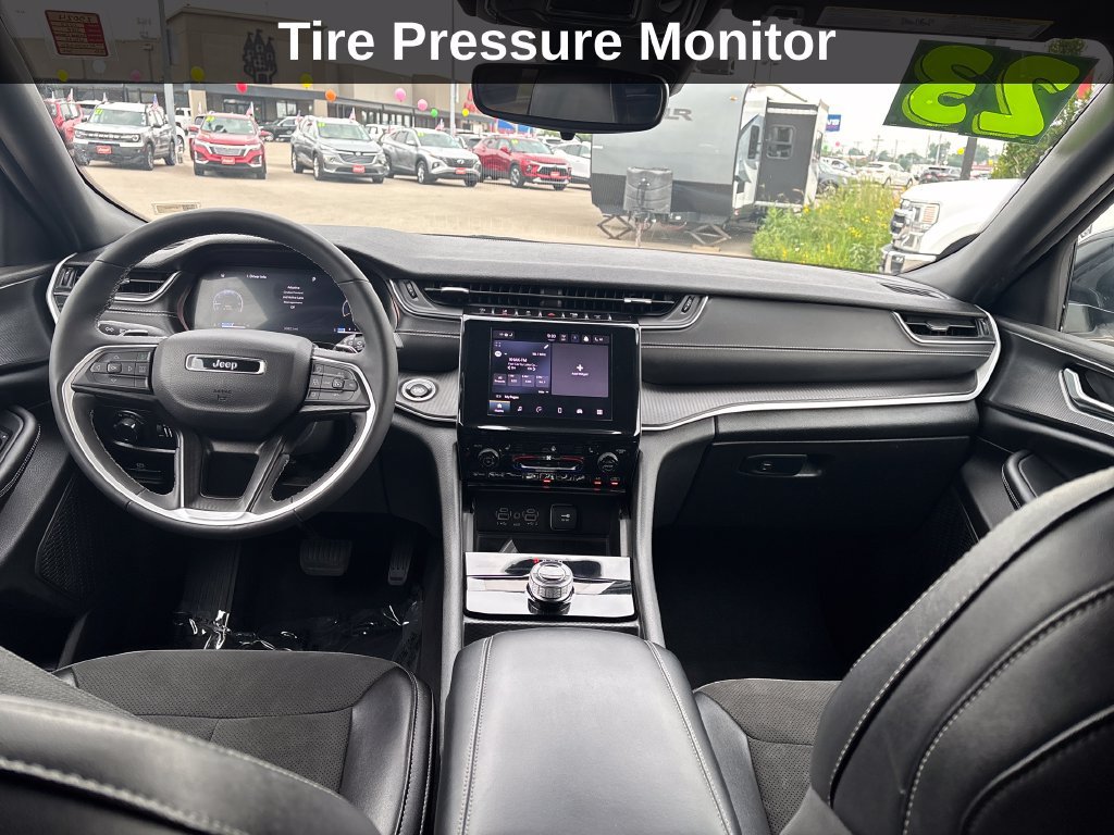 Used 2023 Jeep Grand Cherokee Altitude AWD/4WD image 16