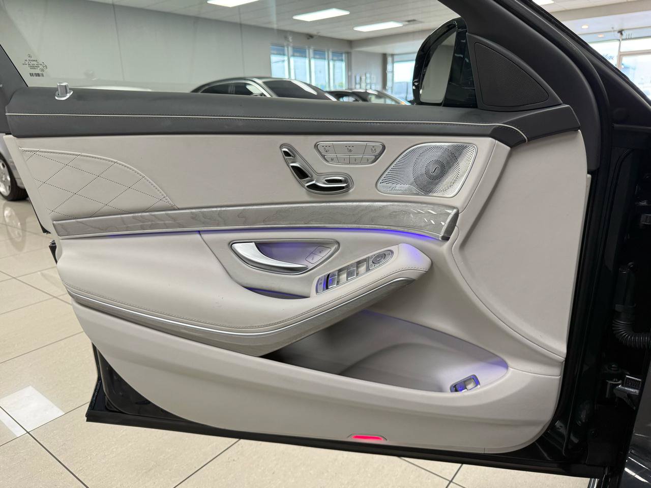 Used 2016 Mercedes-Benz S 550 4MATIC Sedan image 9