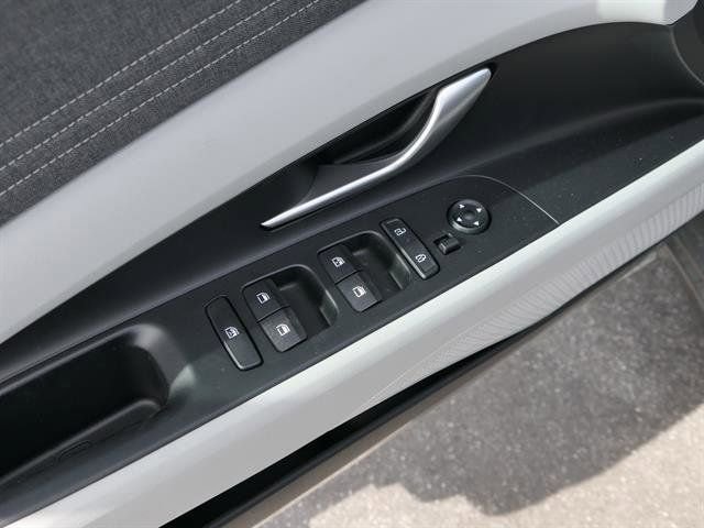 New 2025 Hyundai Elantra Limited image 13