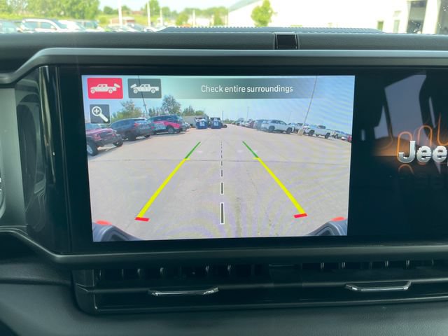 Used 2025 Jeep Gladiator Mojave AWD/4WD image 14