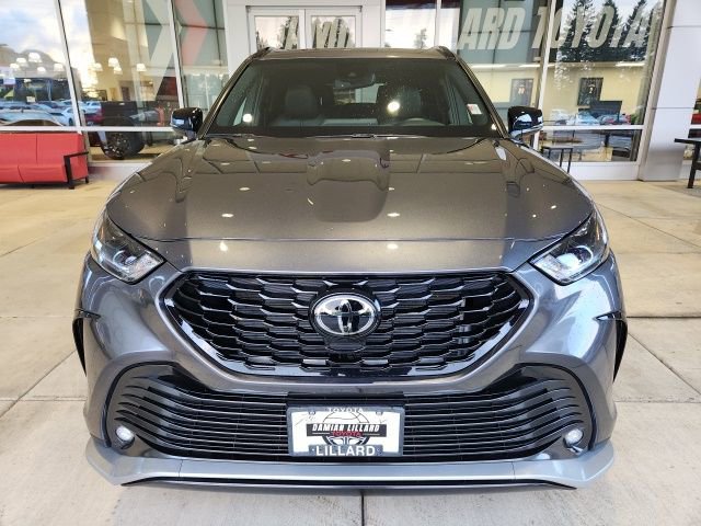 Used 2025 Toyota Highlander XSE image 6