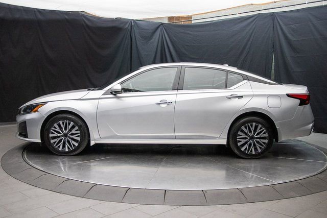 Used 2025 Nissan Altima 2.5 S FWD image 10