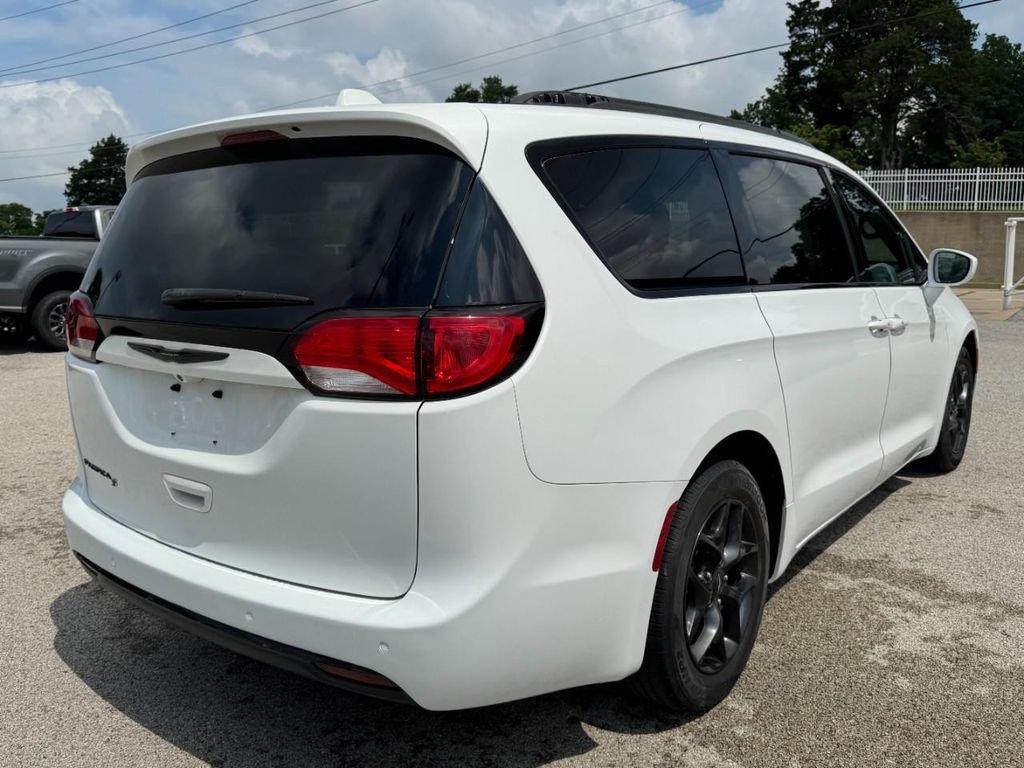 Used 2018 Chrysler Pacifica Touring-L Plus FWD image 3