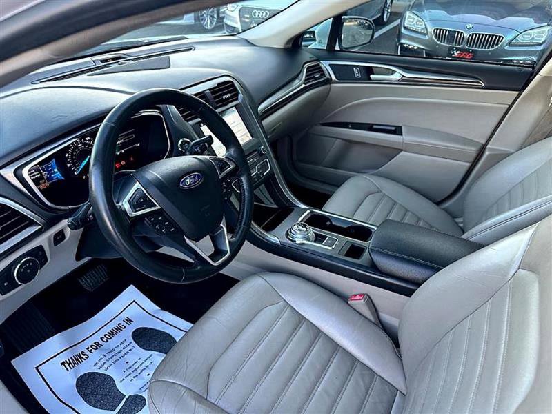 Used 2017 Ford Fusion SE w/ Fusion SE Technology Package image 22
