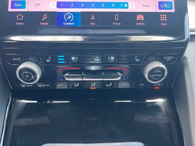 Used 2023 Jeep Grand Cherokee Overland w/ Luxury Tech Group IV AWD/4WD image 14