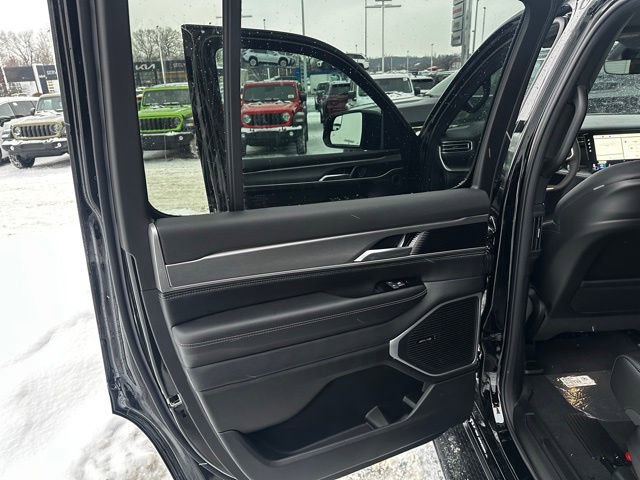 New 2026 Jeep Grand Wagoneer Limited w/ 8-Passenger Seating Package image 33