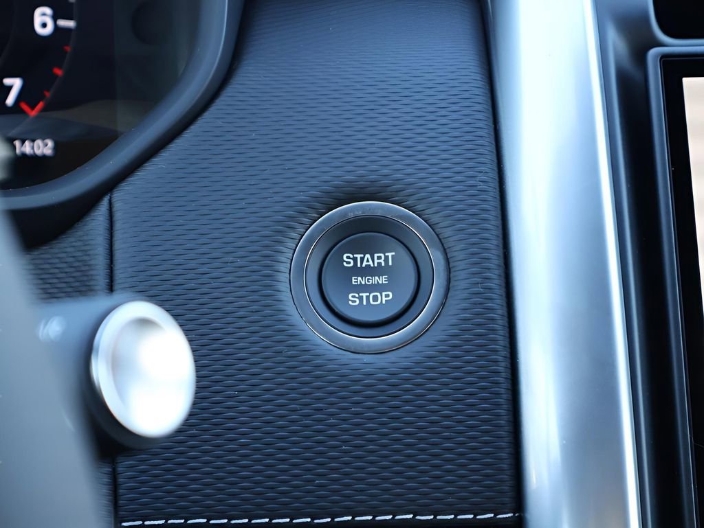 New 2026 Land Rover Discovery Limited Edition image 28