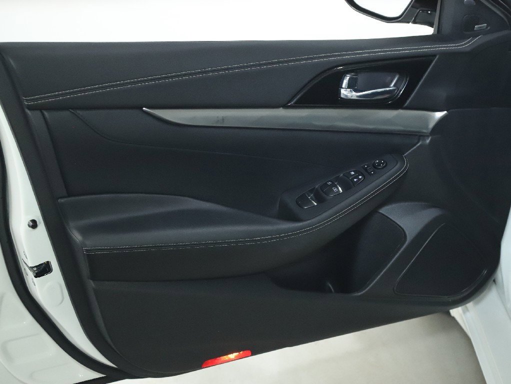 Used 2019 Nissan Maxima SL image 16