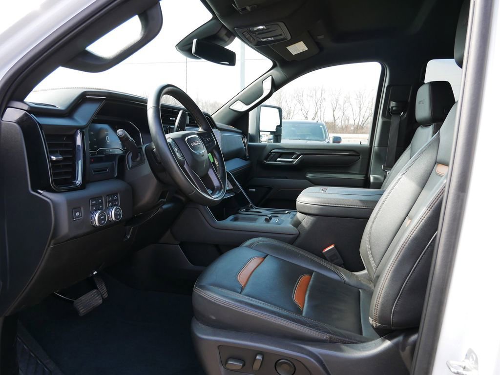 Used 2025 GMC Sierra 2500 AT4 image 11
