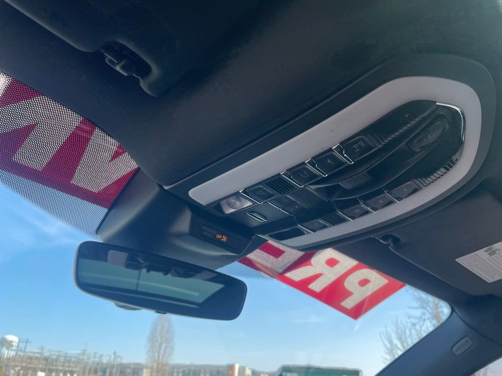 Used 2022 Porsche Macan S w/ Premium Package Plus image 18