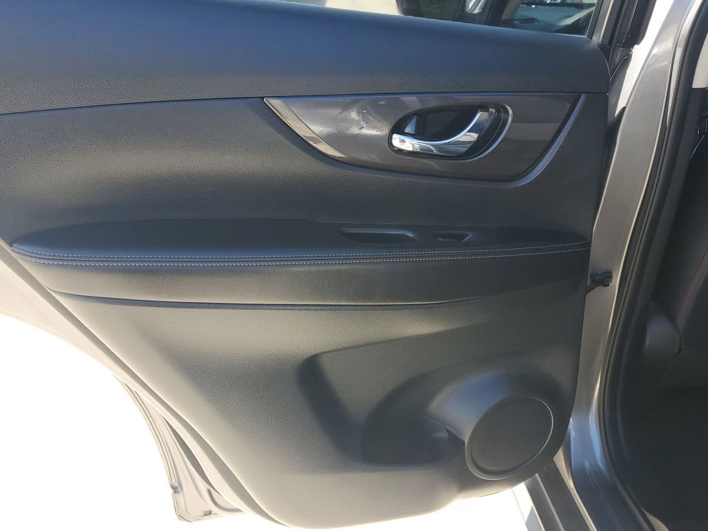 Certified 2020 Nissan Rogue SV FWD image 18