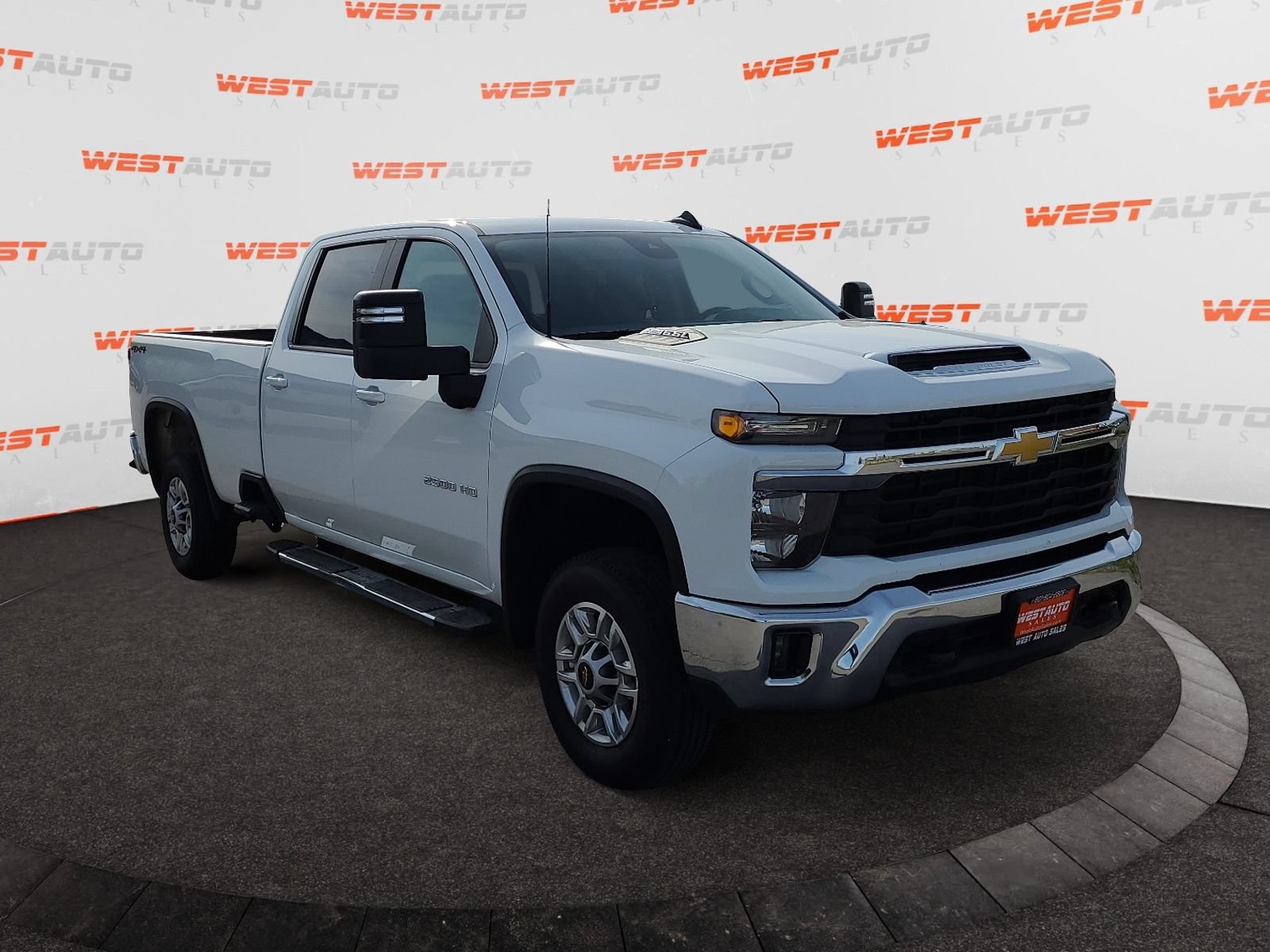 Used 2025 Chevrolet Silverado 2500 LT w/ Convenience Package AWD/4WD image 7