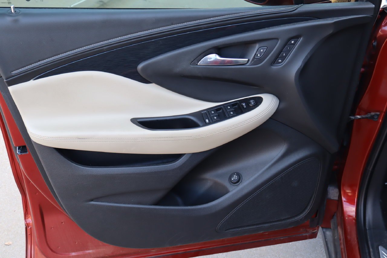 Used 2018 Buick Envision Essence FWD image 20