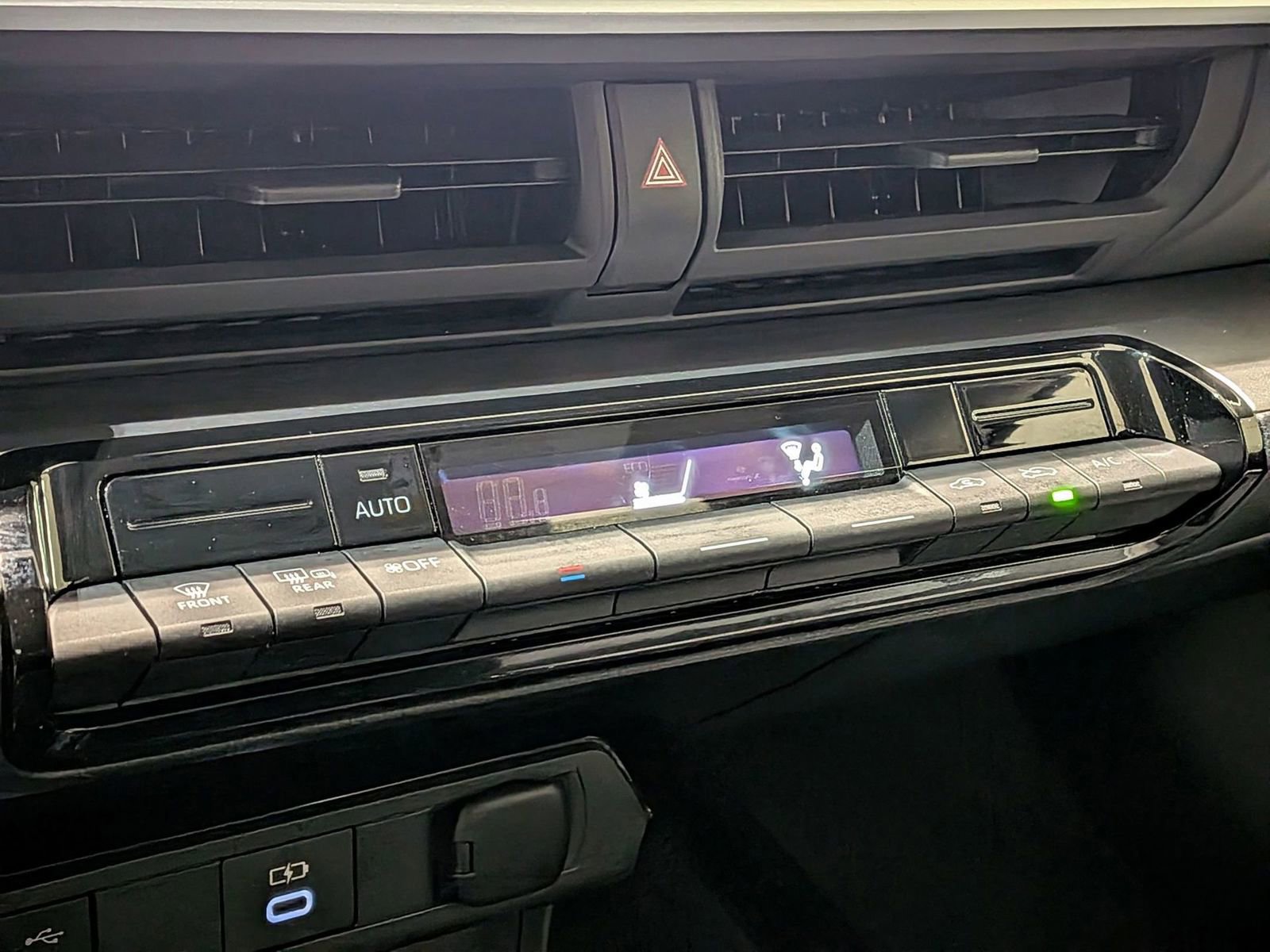 Used 2024 Toyota Prius LE image 19