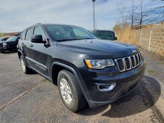 Used 2019 Jeep Grand Cherokee Laredo image 1