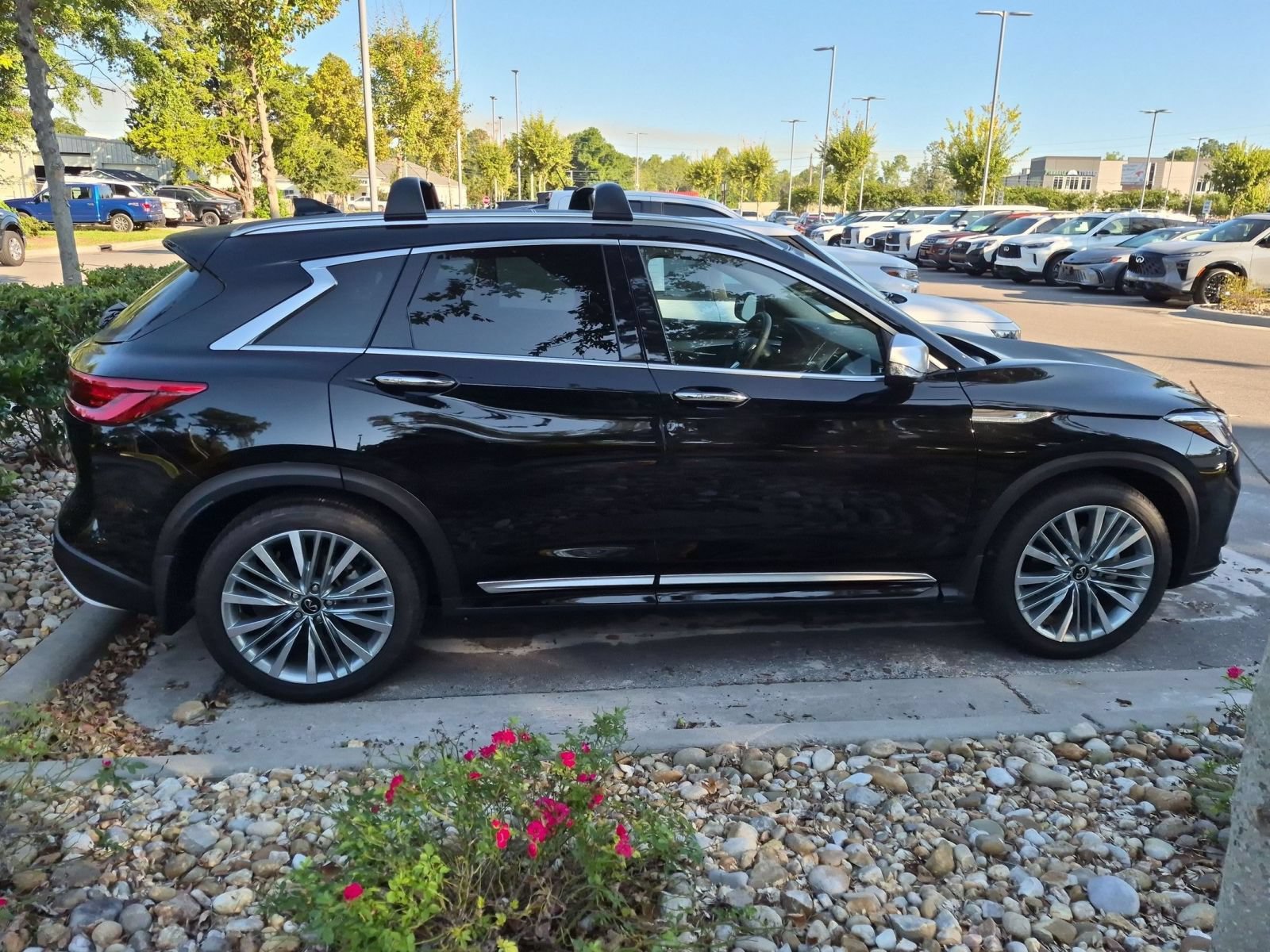 Used 2024 INFINITI QX50 Sensory w/ Accent Package AWD/4WD image 2