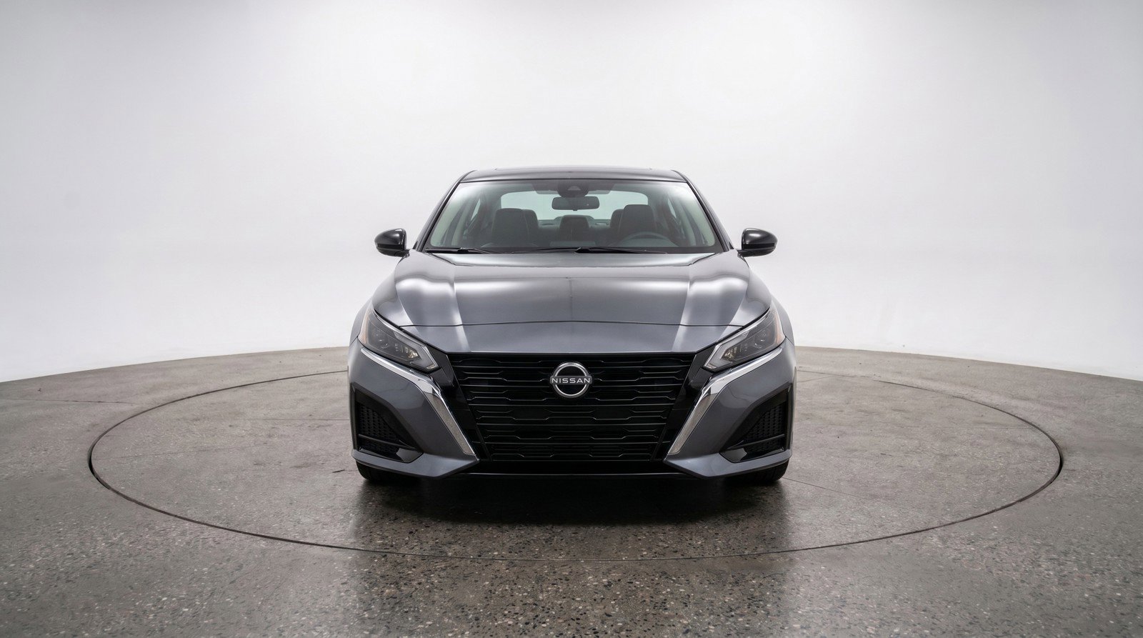 Used 2025 Nissan Altima 2.5 SV FWD image 2