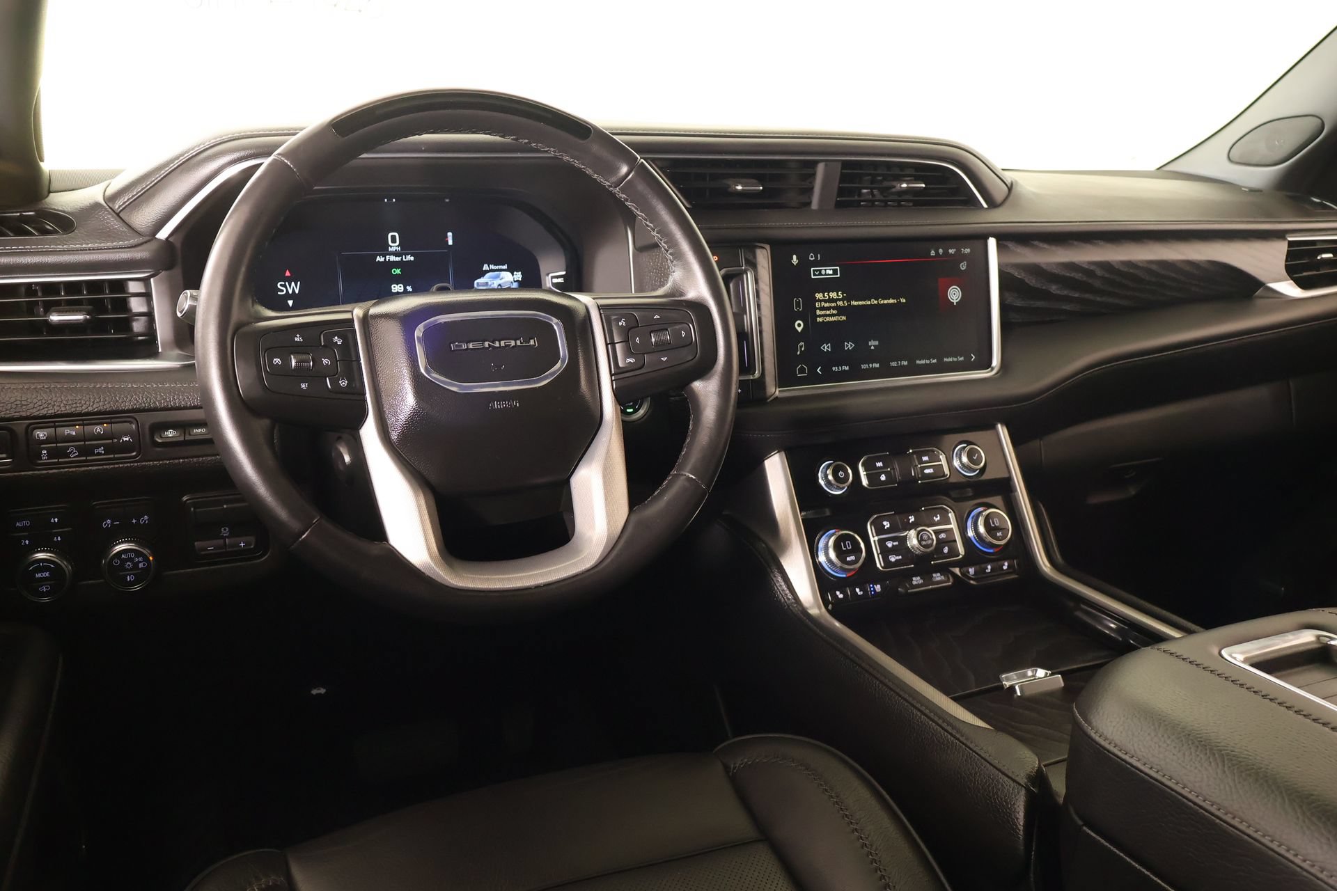 Used 2024 GMC Yukon Denali w/ Denali Reserve Package AWD/4WD image 2