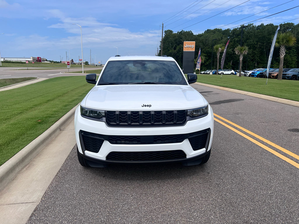 New 2026 Jeep Grand Cherokee Altitude AWD/4WD image 3
