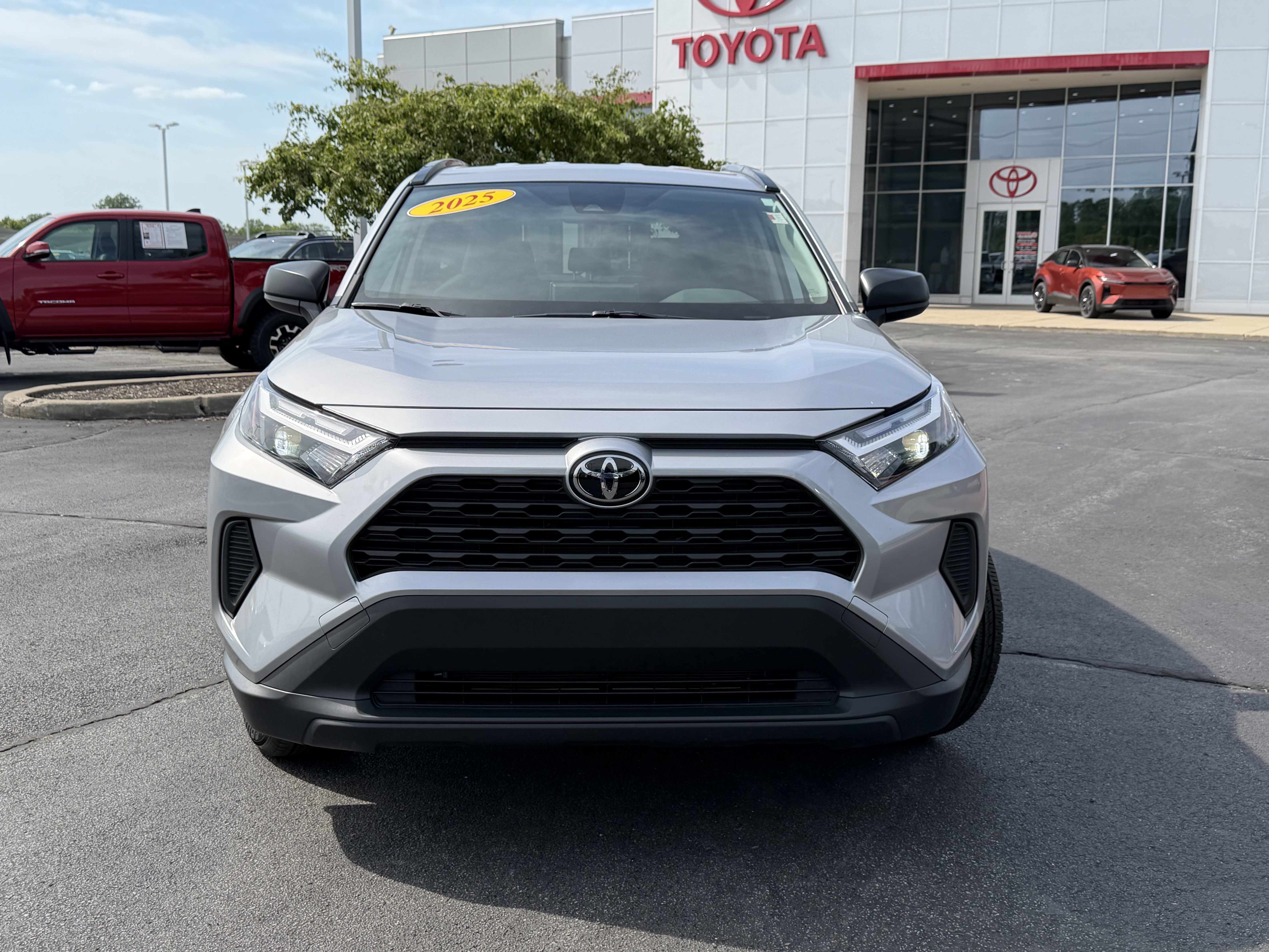 Used 2025 Toyota RAV4 LE AWD/4WD image 2