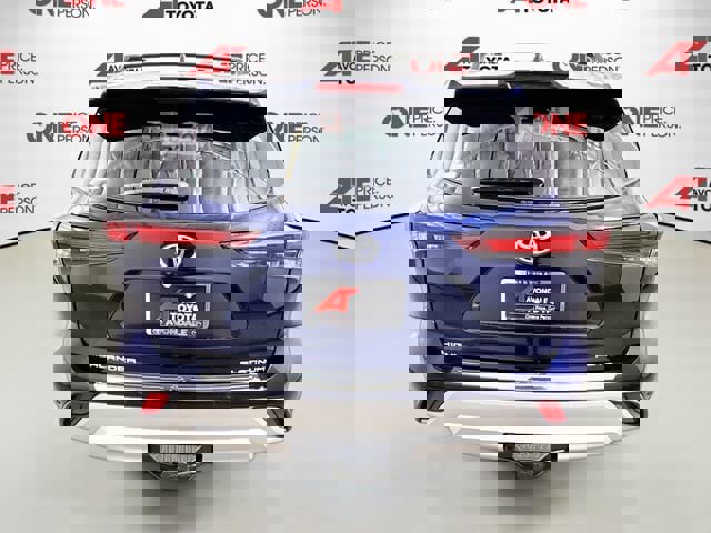Used 2024 Toyota Highlander Platinum FWD image 6