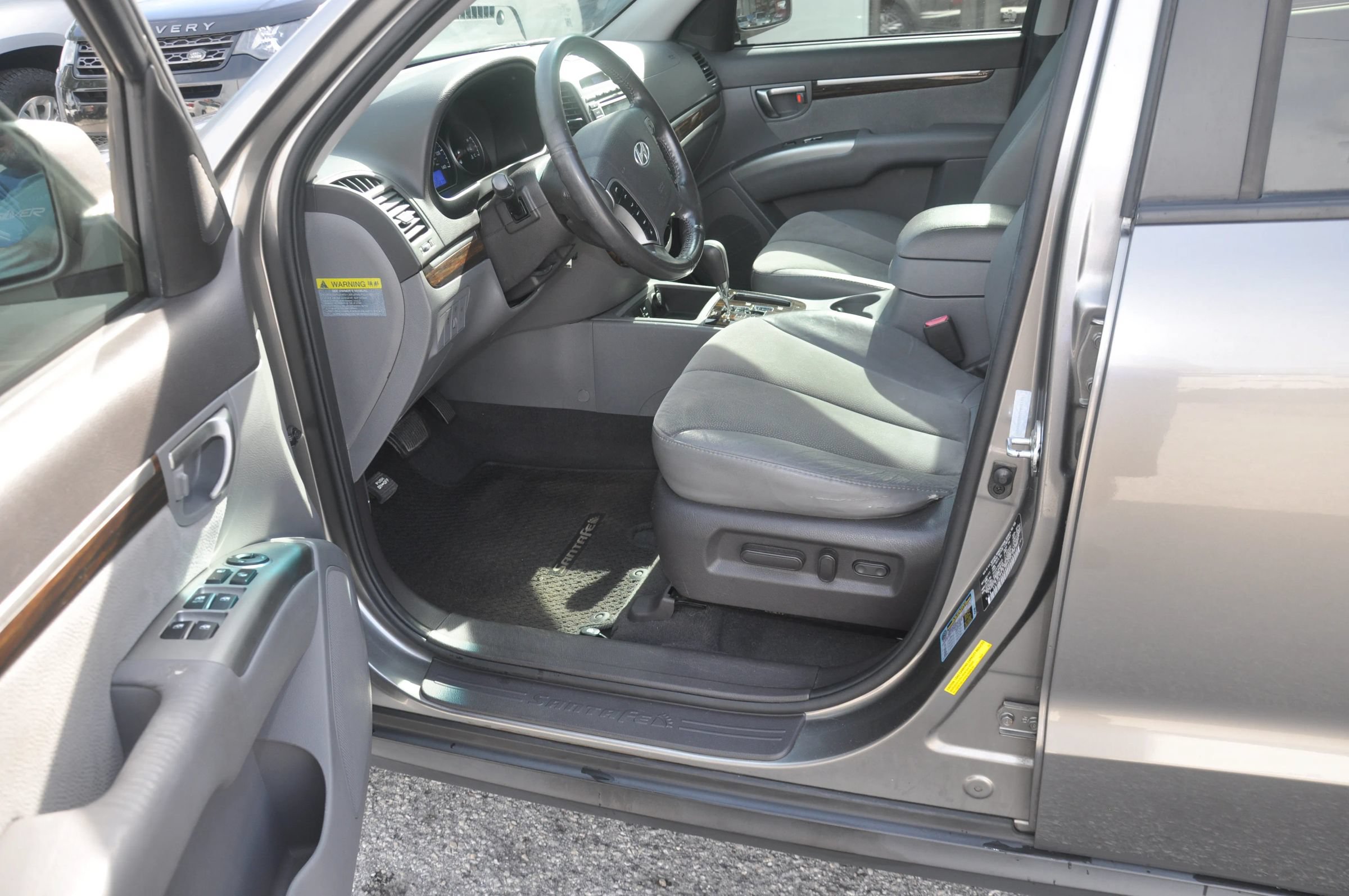 Used 2011 Hyundai Santa Fe SE FWD image 6