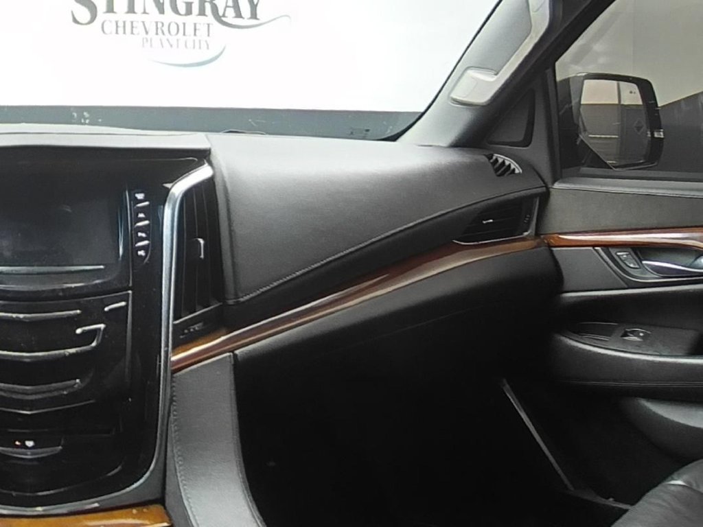 Used 2017 Cadillac Escalade Luxury AWD/4WD image 15