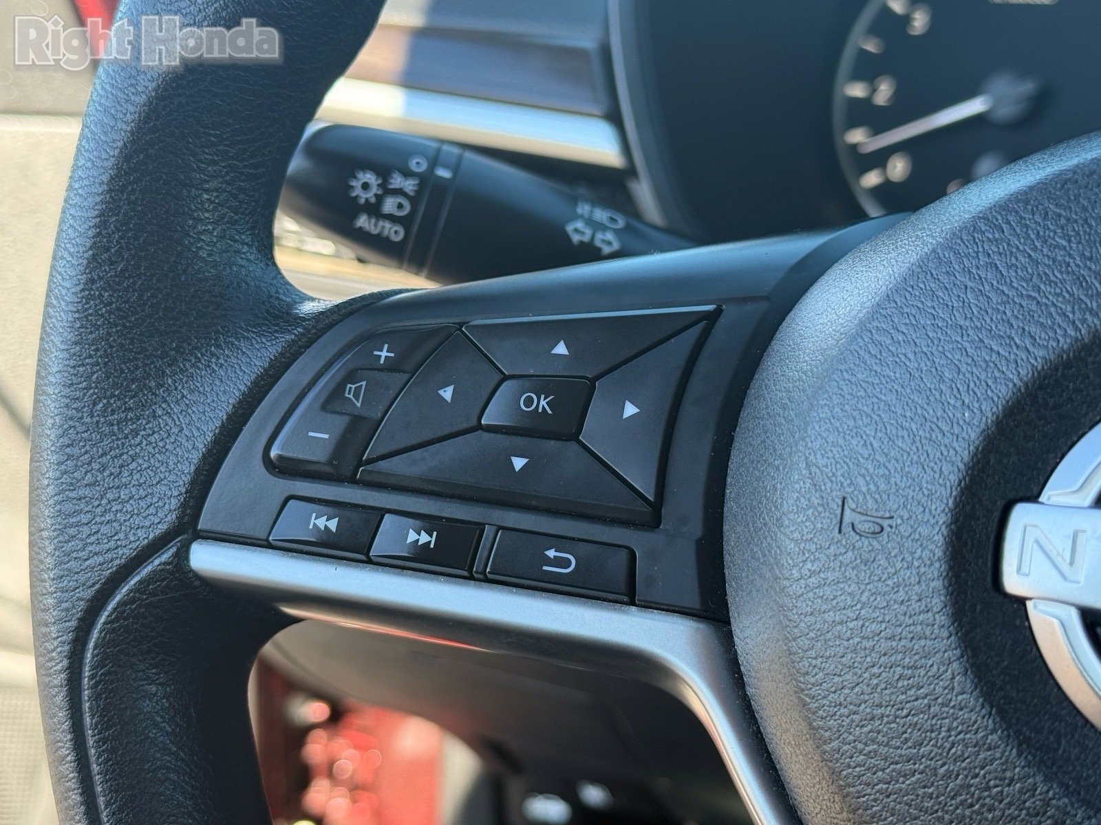 Used 2024 Nissan Altima 2.5 SV image 16