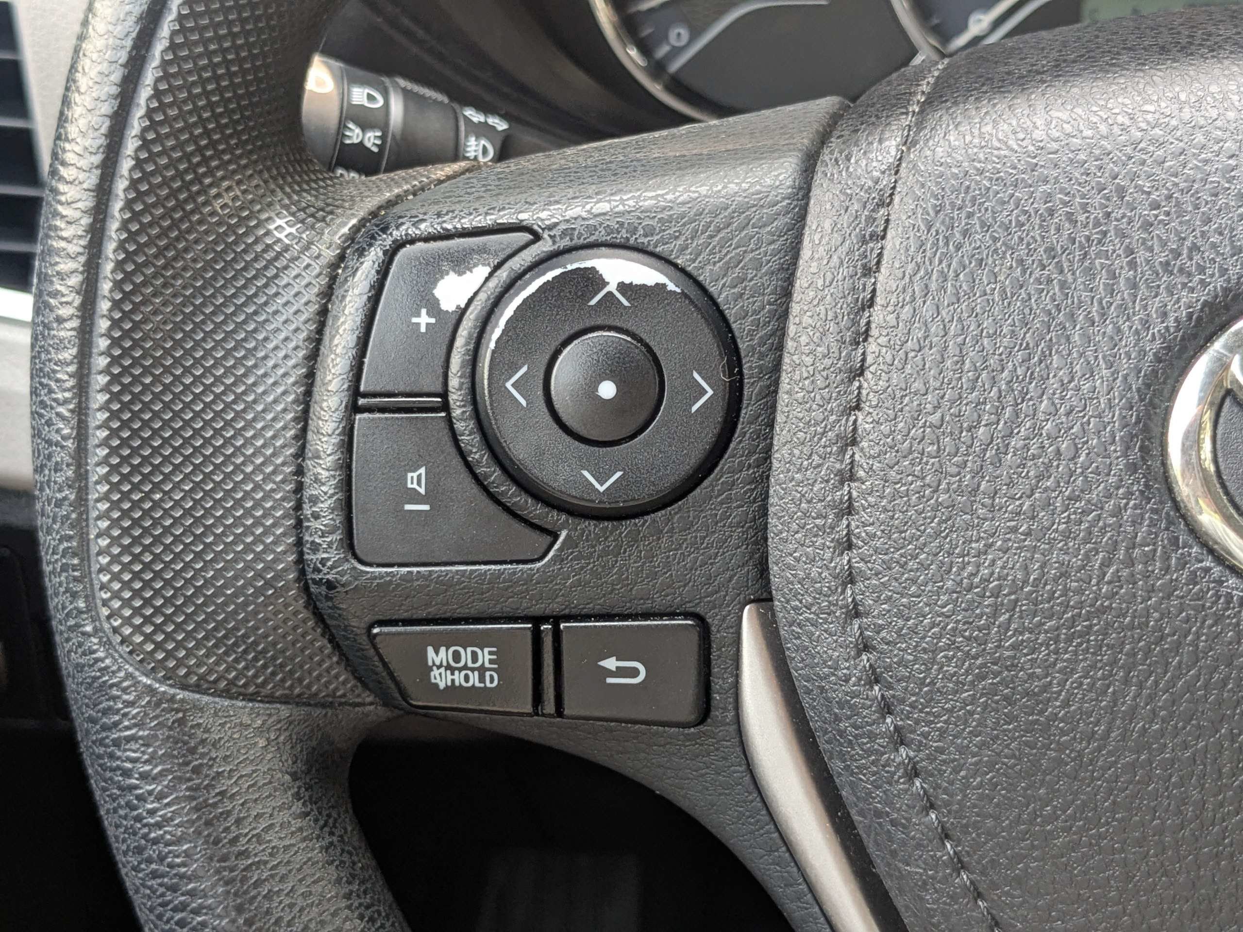 Used 2015 Toyota Corolla LE FWD image 26
