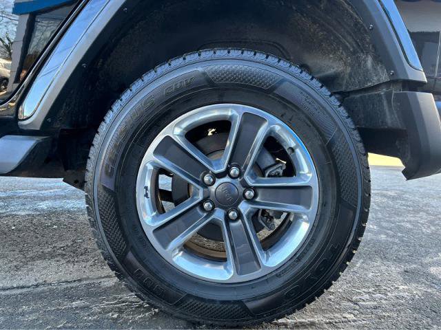 Used 2018 Jeep Wrangler Unlimited Sahara w/ Dual Top Group image 4