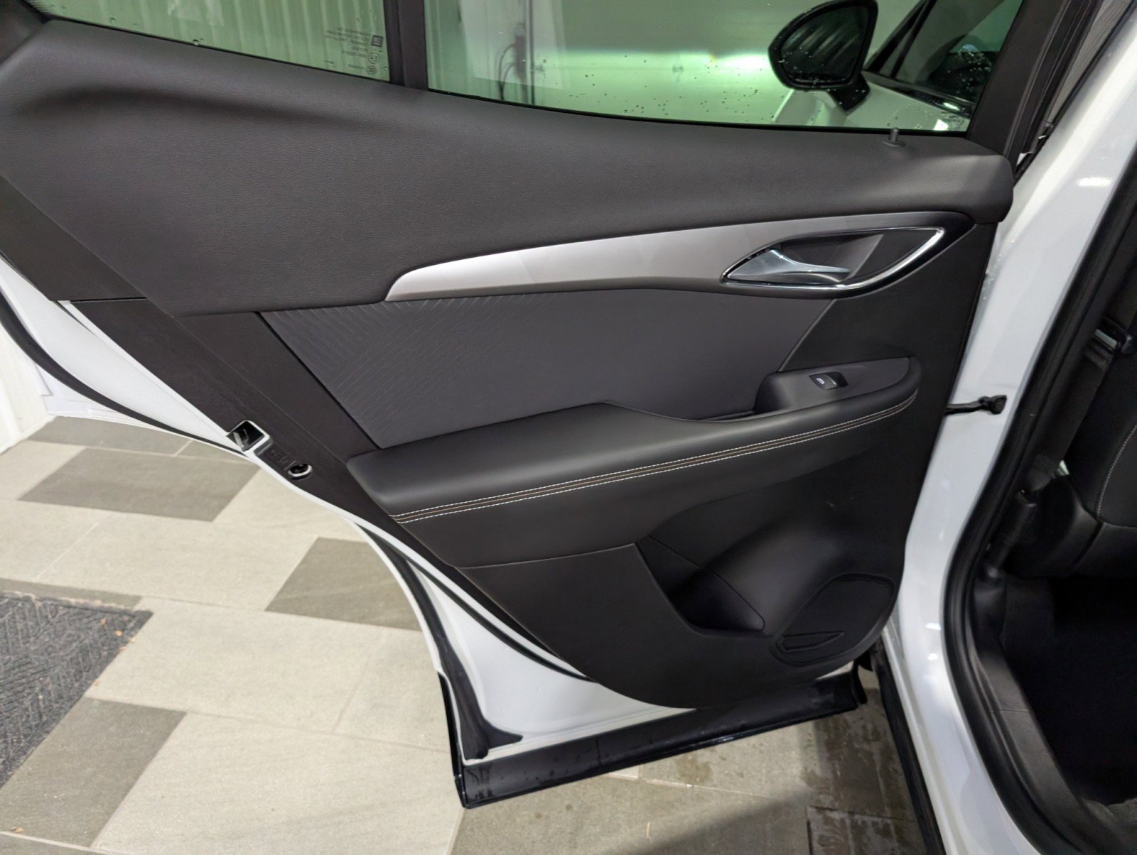 Used 2025 Buick Envision Sport Touring image 8