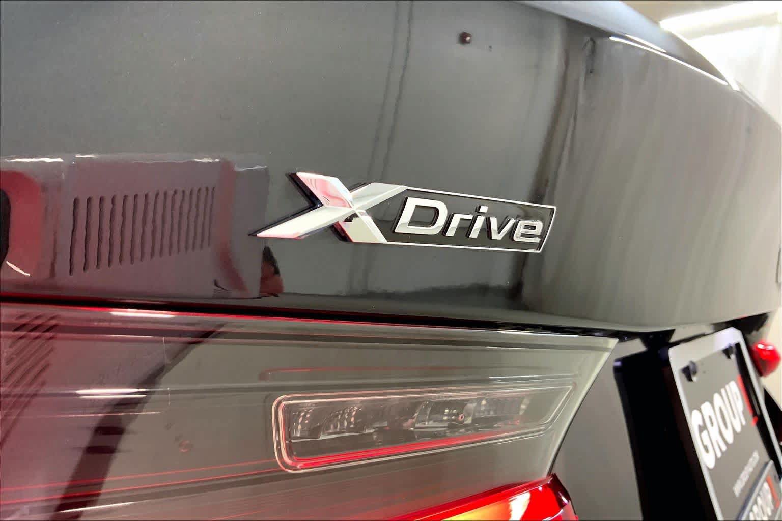 Used 2024 BMW 330i xDrive Sedan w/ Premium Package AWD/4WD image 9
