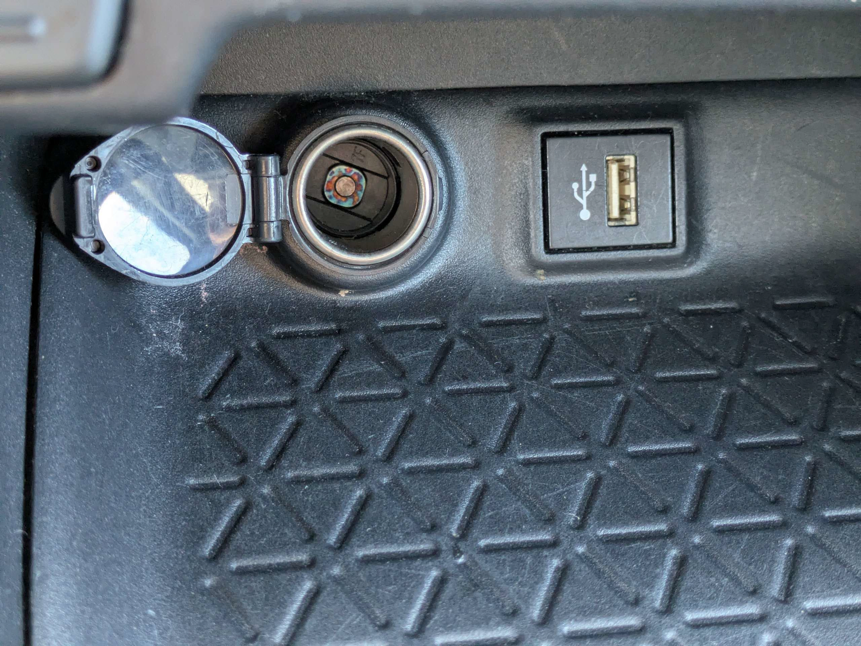 Used 2024 Toyota RAV4 XLE FWD image 30