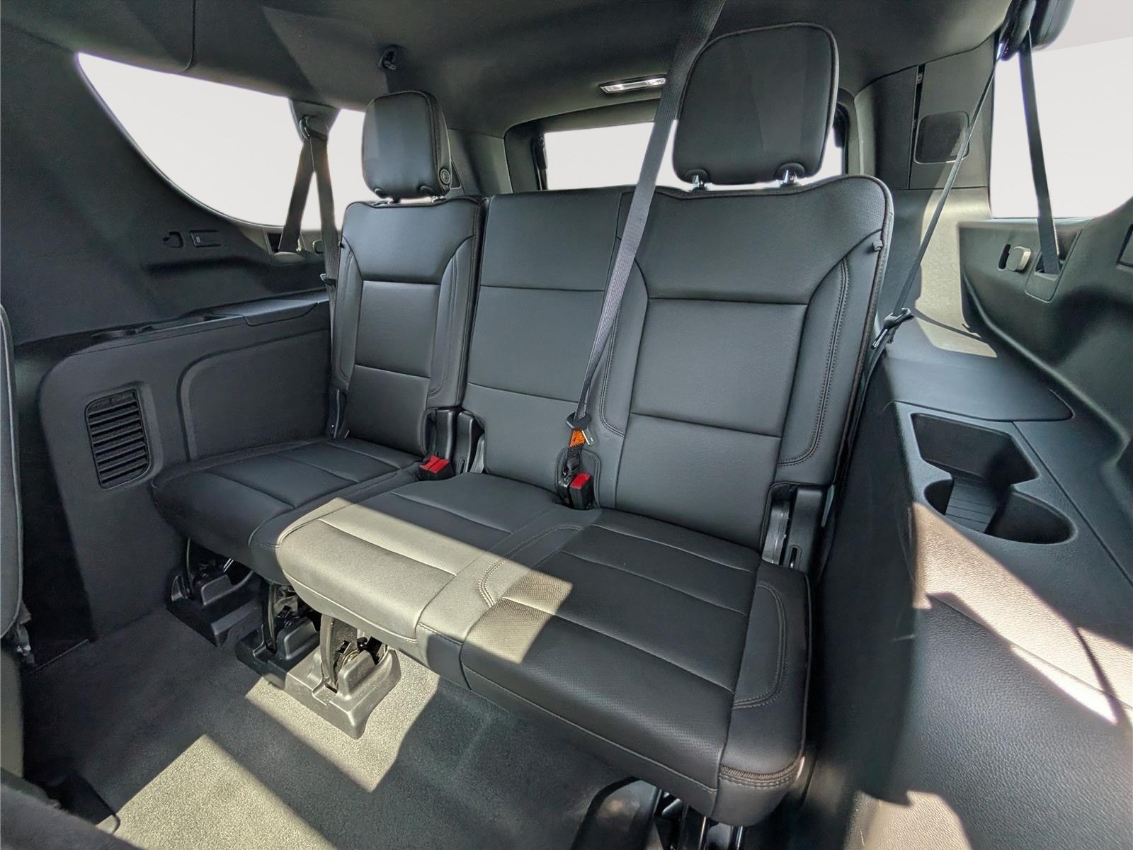 Used 2024 Chevrolet Suburban High Country AWD/4WD image 18
