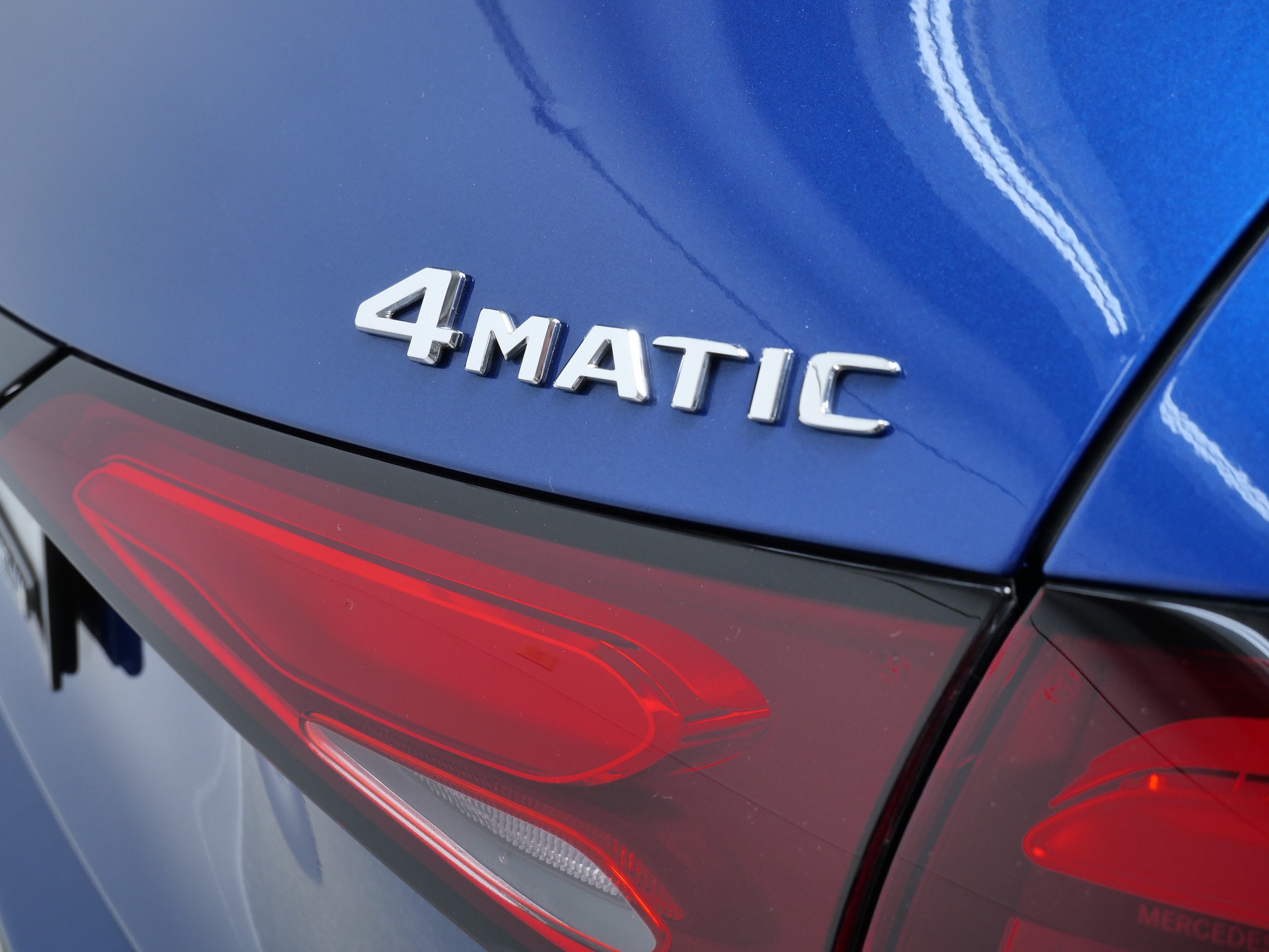 Used 2025 Mercedes-Benz GLC 300 4MATIC image 6