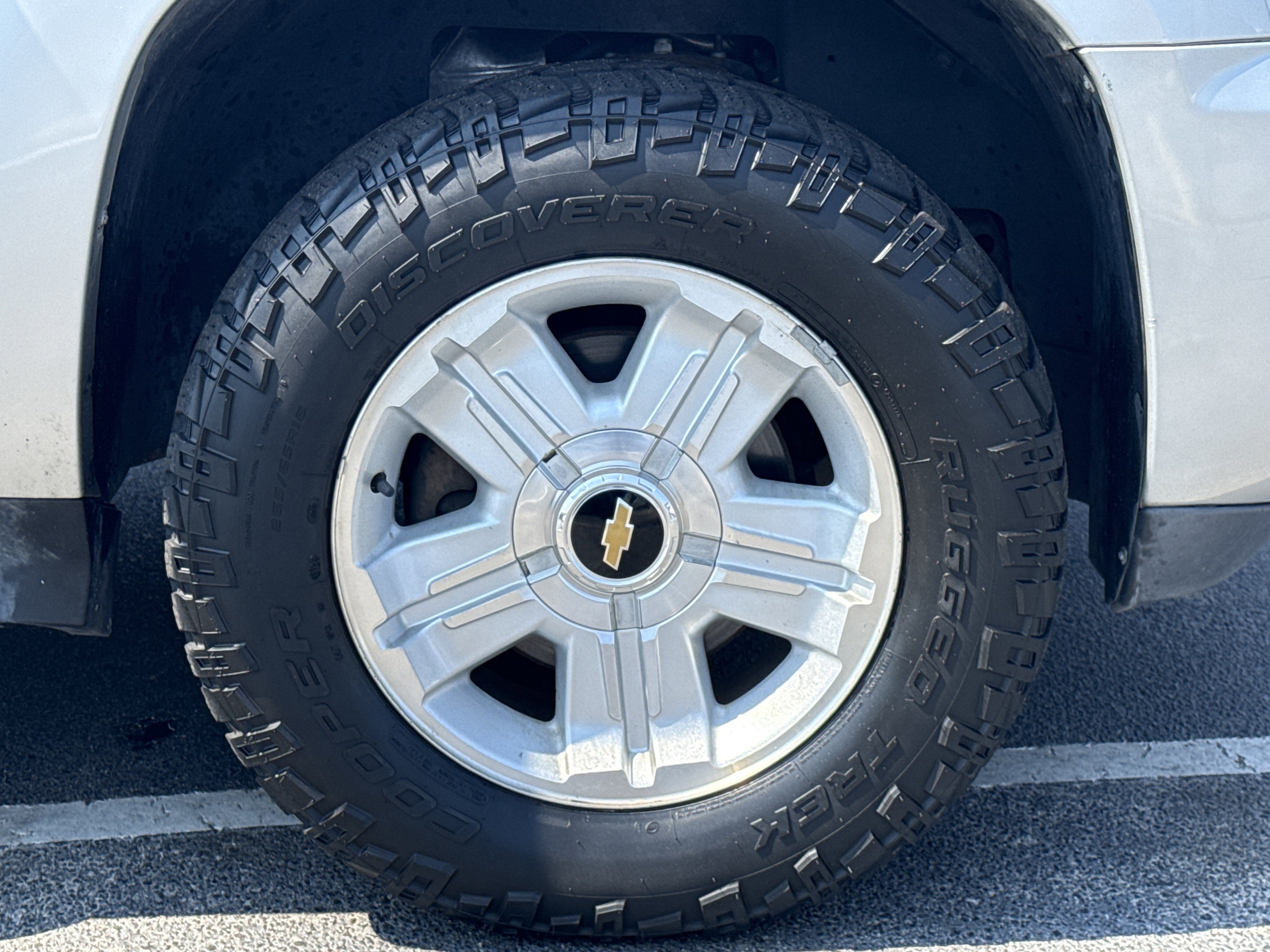 Used 2011 Chevrolet Tahoe LT w/ Luxury Package AWD/4WD image 13