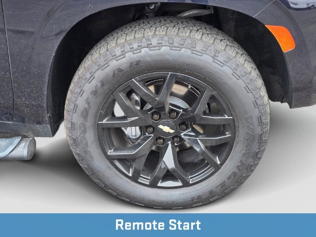 Used 2022 Chevrolet Tahoe Z71 w/ Luxury Package AWD/4WD image 11