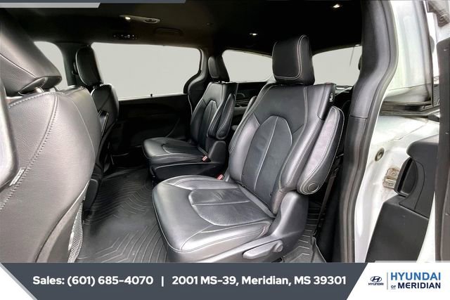 Used 2020 Chrysler Pacifica Touring-L w/ S Appearance Package image 18