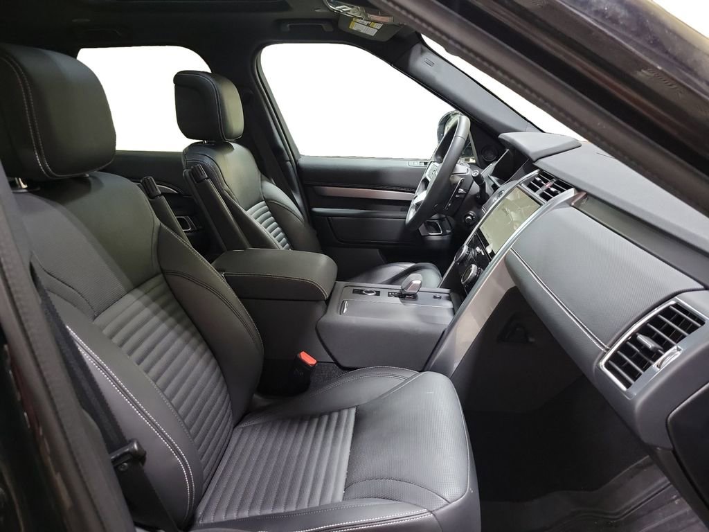 Certified 2024 Land Rover Discovery Dynamic SE image 30