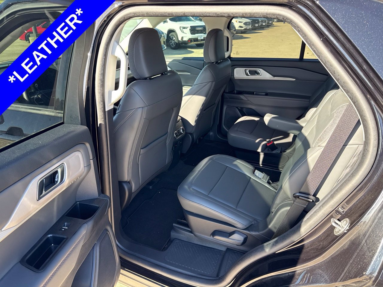 Used 2025 Ford Explorer Active w/ Active Comfort Package RWD image 6