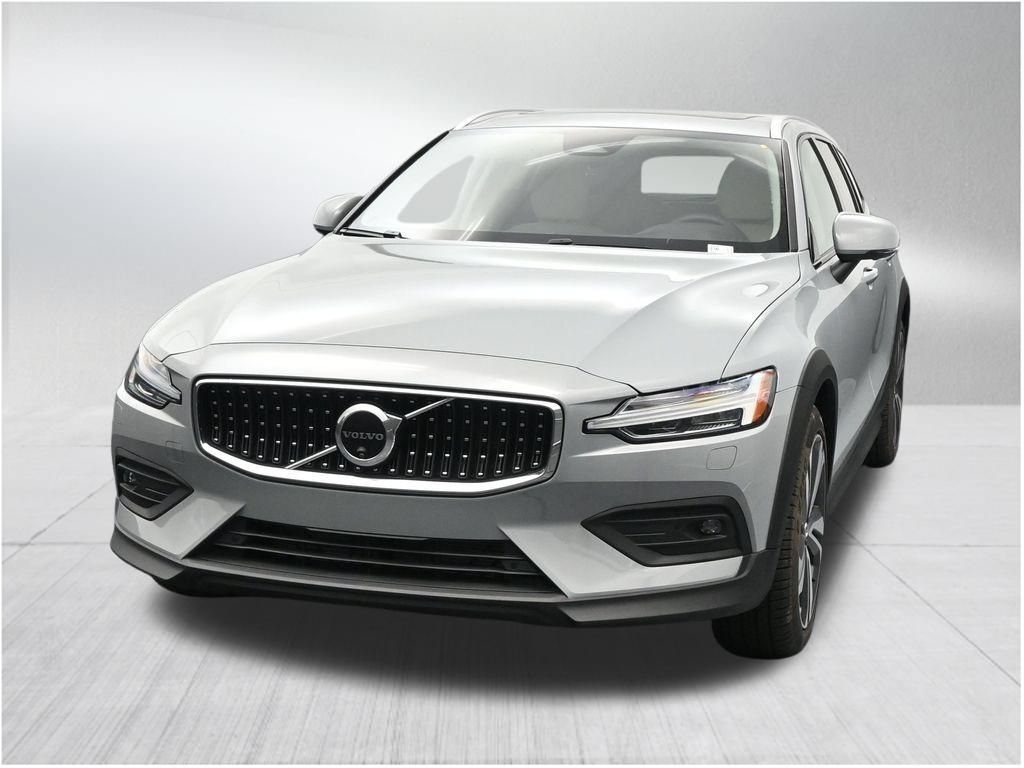 New 2026 Volvo V60 B5 Cross Country Plus w/ Protection Package Premier AWD/4WD image 8