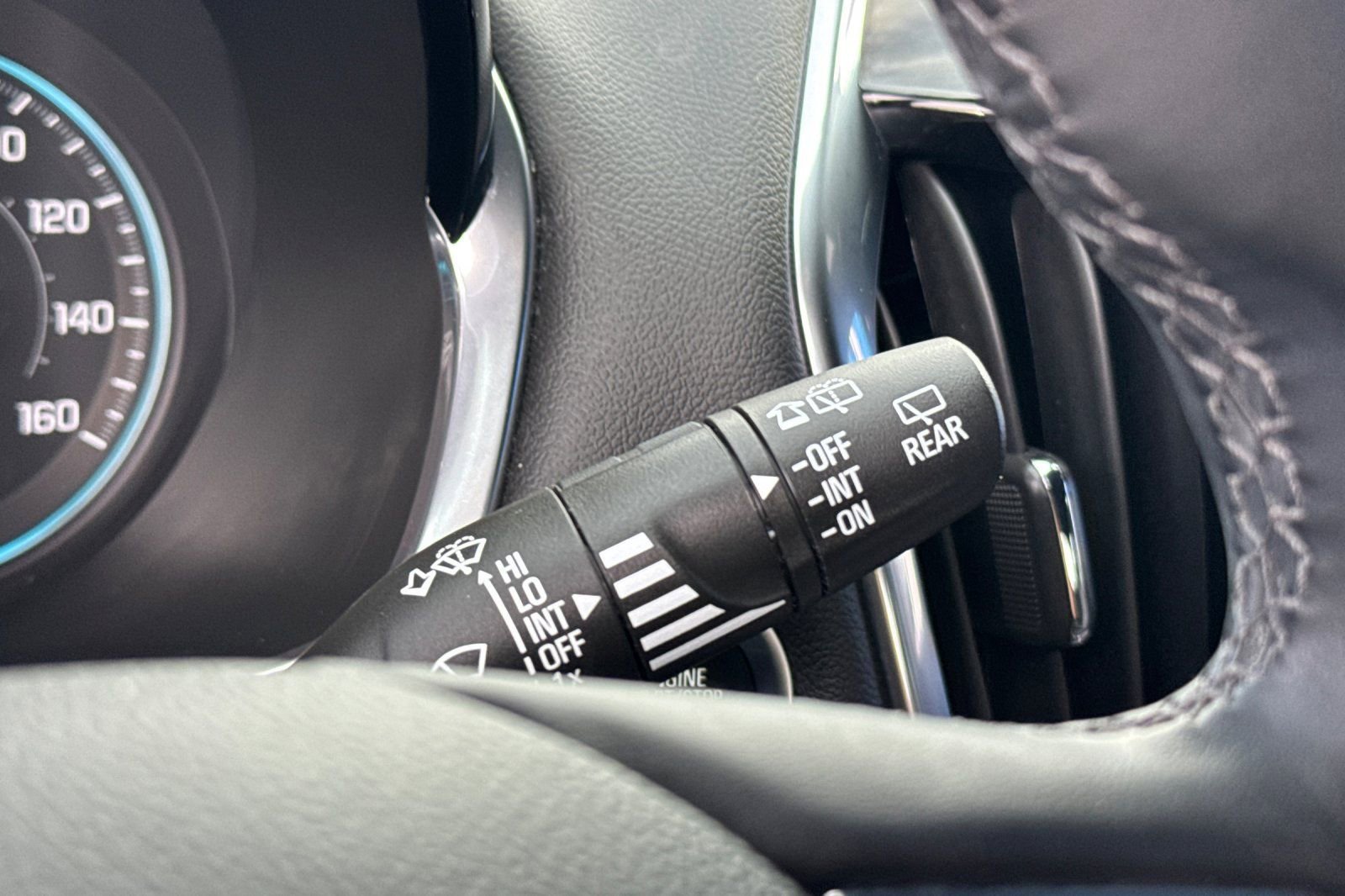 Used 2023 Chevrolet Traverse LT image 37