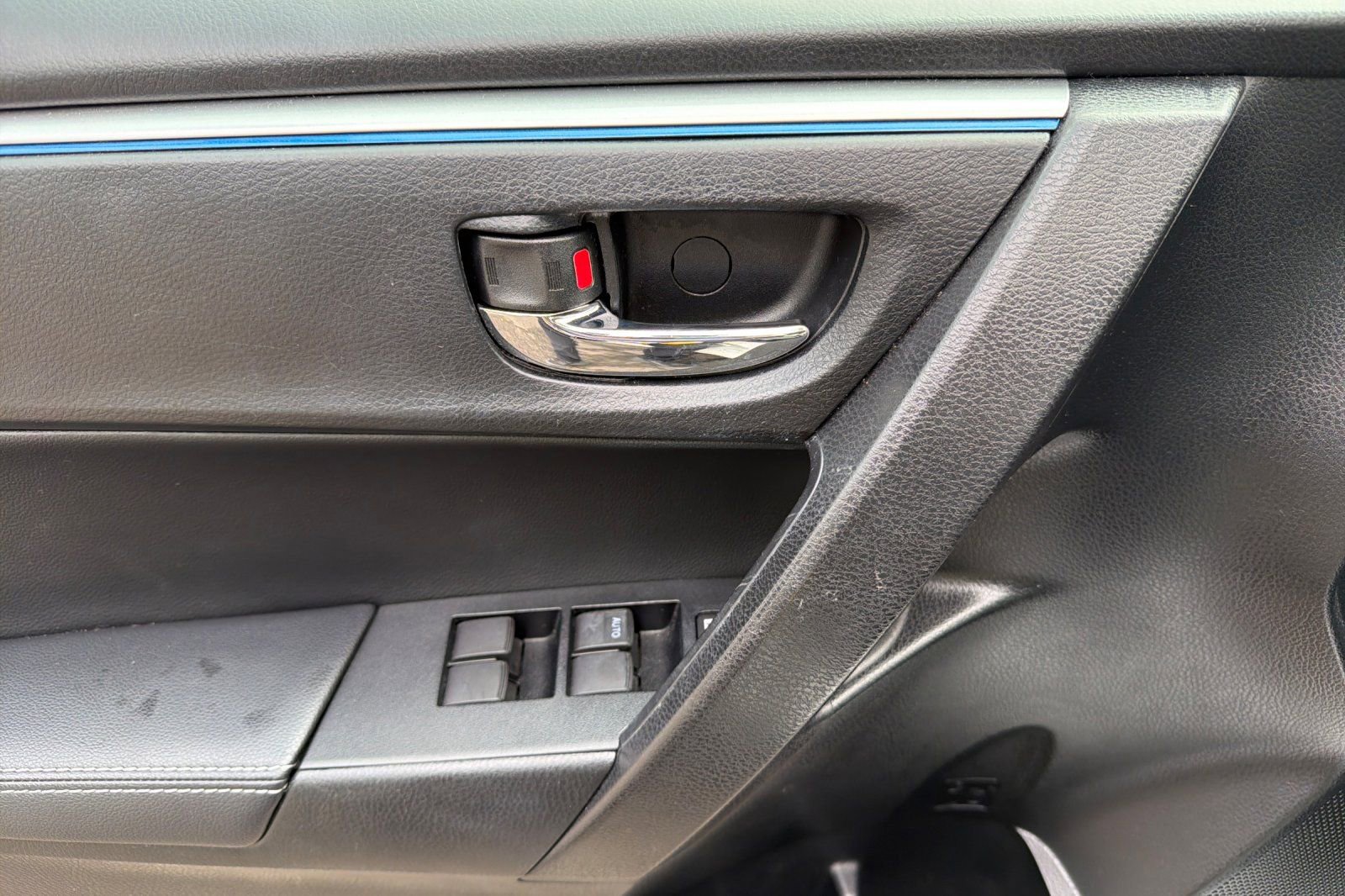 Used 2015 Toyota Corolla LE Premium FWD image 10